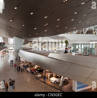 Vista interna del 'BMW Welt" (BMW World) - Monaco di Baviera, Germania, Europa Foto Stock