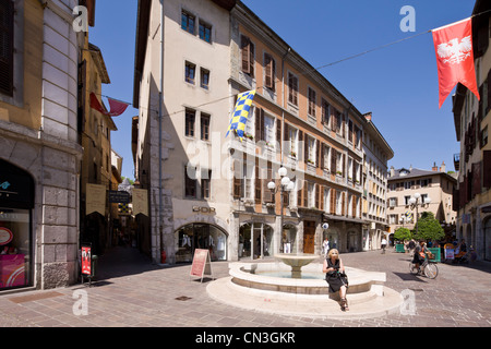 Francia, Savoie, Chambery, città vecchia, fontana nel luogo St Leger Foto Stock