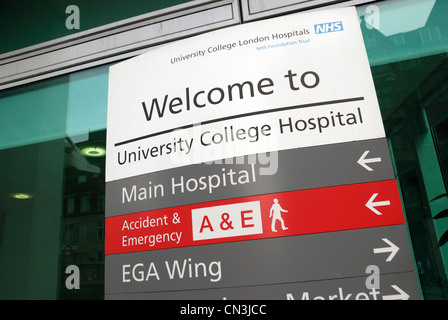 University College Hospital ' Benvenuti ' segno dare indicazioni, London, Regno Unito Foto Stock