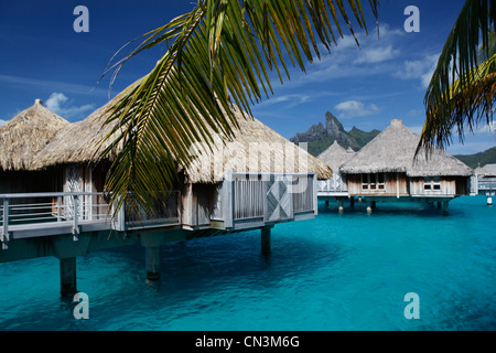 Francia, Polinesia francese, la società Arcipelago delle Isole Sottovento, Bora Bora, St Regis hotel di lusso e resort Foto Stock