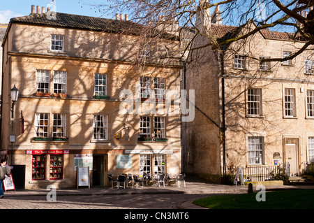 Abbey verde, in una piccola piazza nel cuore di Bath, Somerset, Regno Unito Foto Stock