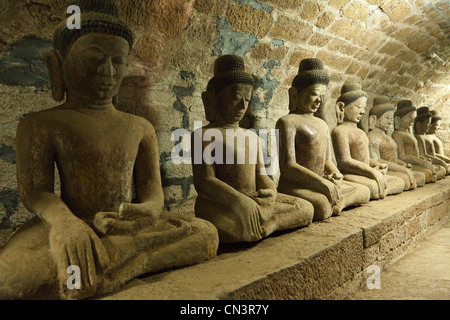 Myanmar (Birmania), Rakhine (Arakan) stato, Mrauk U, statue di Buddha nella pagoda Shitthaung Foto Stock