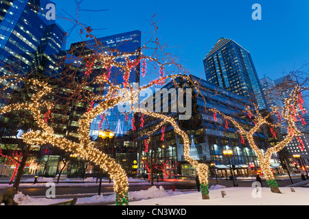 Canada, Provincia di Quebec, Montreal, le decorazioni e le luci di Natale, avenue McGill College Foto Stock