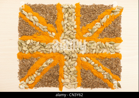 Bandiera europea creati al di fuori di curry spezie: tutta la semi di cumino, i semi di cardamomo e la curcuma Foto Stock