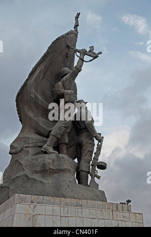 Monumento al Derg comunista giunta militare guidata da Mengitsu Haile Mariam, che ha governato l'Etiopia da 1974-1987, ad Addis Abeba Foto Stock