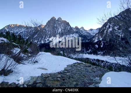 Els Encantats mountain da Sant Maurici lago Foto Stock