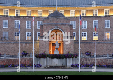 Bristol City Council House accesa fino al tramonto. Bristol, Regno Unito. Foto Stock