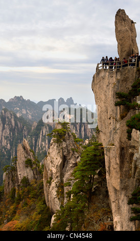 Picco mistico battenti da lontano al mare occidentale del Grand Canyon area di huangshan gialle di montagna la Cina Foto Stock