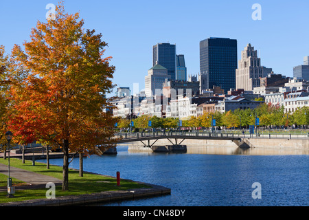 Canada, Provincia di Quebec, Montreal Vecchia Montreal, Porto Vecchio, il downtonwn grattacieli, i colori dell'autunno, bridge Foto Stock