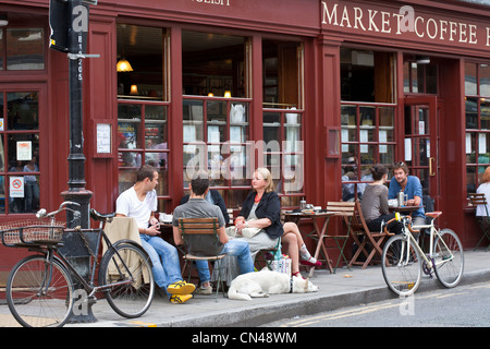 Regno Unito, Londra, Spitalfields, inglese mercato ristorante caffetteria, terrazza Foto Stock