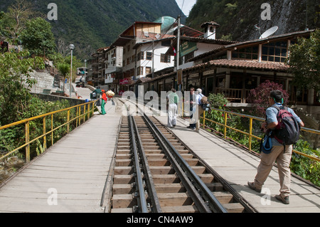 Il Perù, Provincia di Cuzco, Aguas Calientes, quechua stazione ferroviaria nella città ai piedi del Machu Picchu Foto Stock