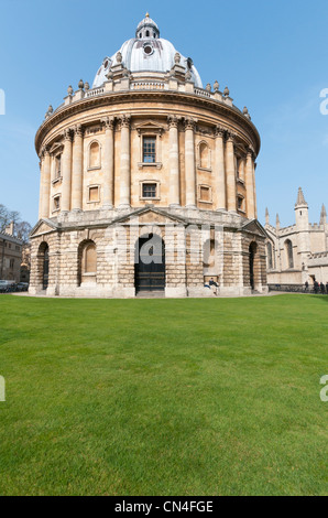 La Radcliffe Camera costruita da James Gibbs tra il 1737 e il 1749 fa parte dell'Università di Oxford La Libreria di Bodleian, Inghilterra Foto Stock