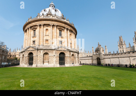 La Radcliffe Camera costruita da James Gibbs tra il 1737 e il 1749 fa parte dell'Università di Oxford La Libreria di Bodleian, Inghilterra Foto Stock