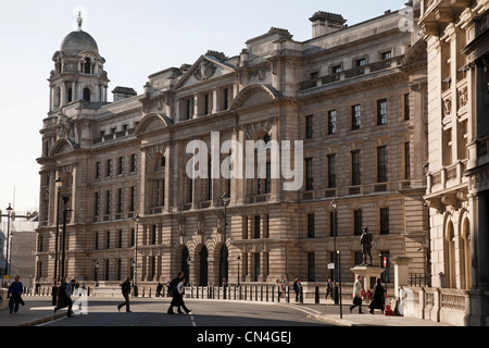 Ministero della difesa guerra vecchio edificio per uffici a Whitehall London Horse Guards Avenue Foto Stock