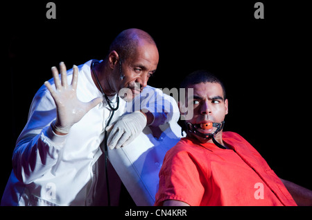 Anthony Burgess' 'A Clockwork Orange' eseguita presso il Theatre Royal Stratford East. Foto Stock