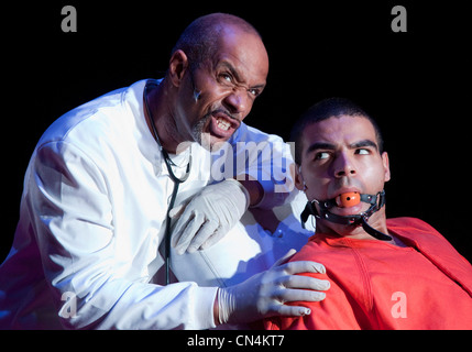 Anthony Burgess' 'A Clockwork Orange' eseguita presso il Theatre Royal Stratford East. Foto Stock