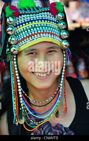 Akha Hill Tribe donna, provincia di Chiang Rai, Thailandia Foto Stock