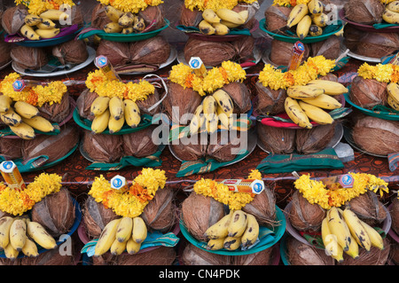 Piastra Puja offerte presso Shanta Durga tempio indù Ponda Goa in India Foto Stock