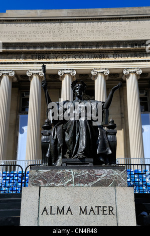 Stati Uniti, New York Manhattan, Columbia University, la libreria e Daniel Chester French statua dell Alma Mater Foto Stock