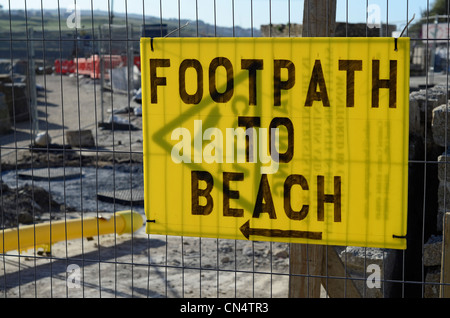 Il sentiero per la spiaggia segno sito in costruzione Hayle Cornwall Regno Unito Foto Stock