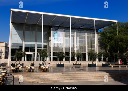 Francia, Gard, Nimes, Le Carre d'arte dell'architetto Norman Foster, biblioteca multimediale e il Centro di Arte Contemporanea Foto Stock