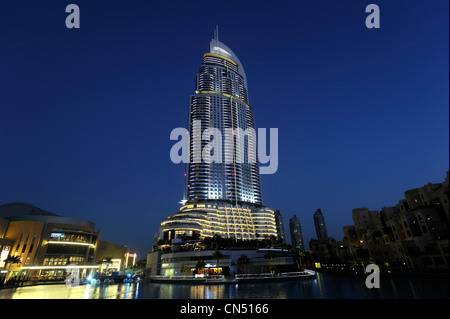 Emirati Arabi Uniti Dubai Burj Khalifa park Lake, l'indirizzo e Palace Hotel Foto Stock