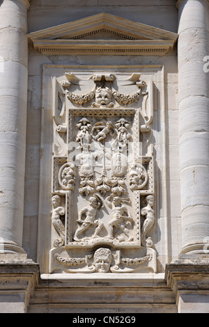 Francia, Gard, Pays d'Uzege, Uzes, castello del duca chiamato Duche d'Uzès, particolare della facciata Foto Stock