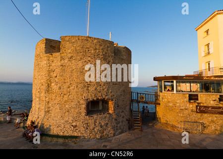 Francia, Var, Saint Tropez, il porto, il Quay Frederic Mistral, La Tour du Portalet Foto Stock