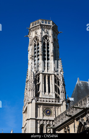 Francia, Parigi, campanile di Saint Germain l'Auxerrois Chiesa Foto Stock