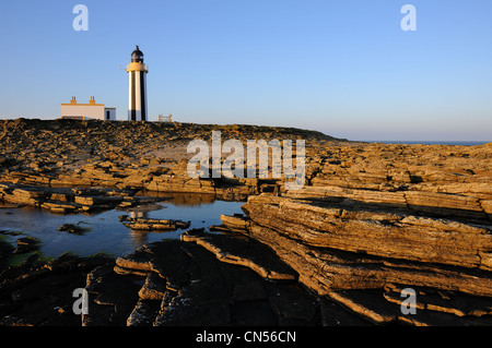 Il punto di inizio faro al tramonto, Sanday, Orkney Foto Stock