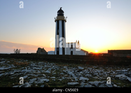 Il punto di inizio faro al tramonto, Sanday, Orkney Foto Stock