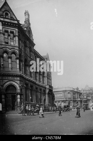 Barclays Bank Building, Queen Square, Wolverhampton, nei primi anni del XX secolo. Foto Stock