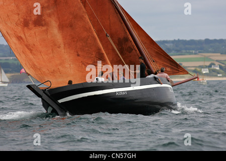 Francia, Finisterre, DOUARNENEZ, Douarnenez bay, Nostra Signora di Bequerel (replica del Forban du Bono barca nel Golfo di Foto Stock