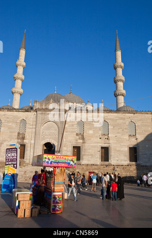 Turchia, Istanbul, centro storico elencati come patrimonio mondiale dall' UNESCO, Eminönü district, La Yeni Cami (Nuova Moschea) Foto Stock