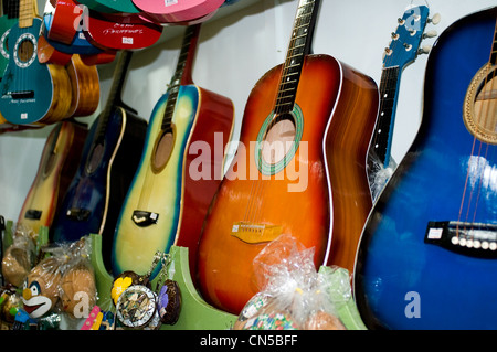 Negozio di souvenir e una novità shop, Aeroporto Internazionale di Mactan, Cebu, Filippine Foto Stock