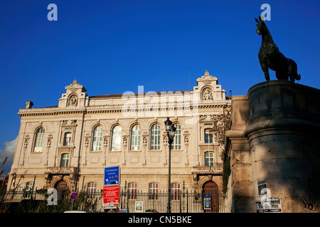 Francia, Bouches du Rhone, Marsiglia, Sesto arrondissement, La Plaine distretto, Cours Julien e il Palazzo delle Arti Foto Stock