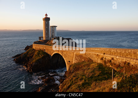 Francia, Finisterre, Iroise Mare, Goulet de Brest, Plouzane, Pointe du Peti Minou, Petit Minou faro Foto Stock