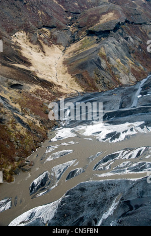 L'Islanda, Regione Sudurland, fiume riempito con ceneri durante l'eruzione vulcanica di Fimmvorduhals nel marzo 2010 (vista aerea) Foto Stock