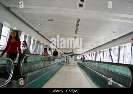 Tapis Roulants, tapis roulant, la stazione metro, Dubai, Emirati Arabi Uniti Foto Stock