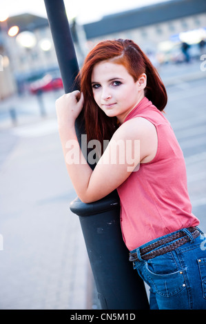 Un giovane 13 14 enne ragazza adolescente, Regno Unito Foto Stock