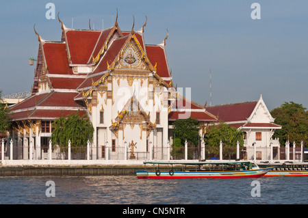 Thailandia, Bangkok, tempio sulle rive del Fiume Chao Phraya Foto Stock