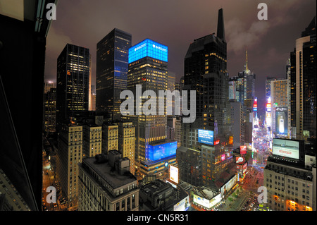 Stati Uniti, New York City, Manhattan, 50th Street e Broadway verso Times Square Foto Stock