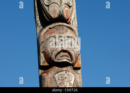 Canada, British Columbia, Vancouver Island, isola di cormorani, Alert Bay, territorio Nimkish, Kwakwaka'wakw tribù indiana, Totem Foto Stock