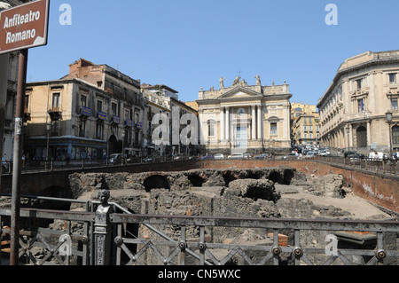 Antico anfiteatro romano, Catania, Sicilia, Italia Foto Stock