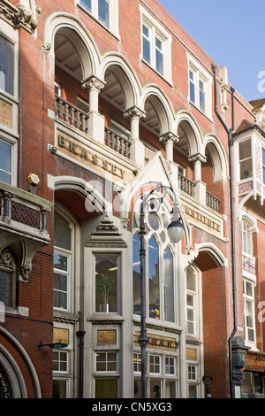 L'Istituto Brassey. Ora la libreria Hastings. St Leonards on Sea, East Sussex, England, Regno Unito Foto Stock