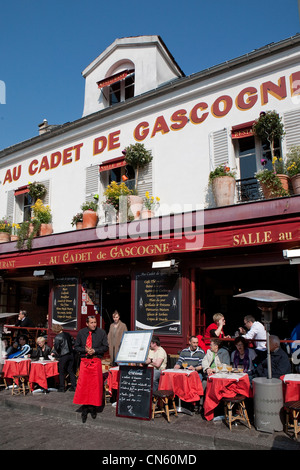 Francia, Parigi, facciata e la terrazza del ristorante au cadet de Gascogne situato sulla piazza Tertre Foto Stock