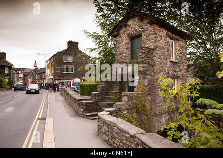 Regno Unito, Cumbria, Ambleside, Bridge House su stock Ghyll, ex apple store, una volta a casa per la famiglia di 6 Foto Stock