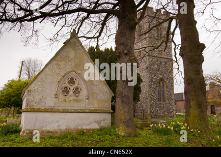 Mausoleo di 'Sir Robert John Harvey' in Kirby Bedon paese chiesa del cimitero di cantiere Foto Stock