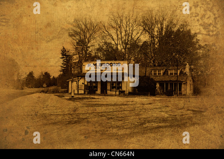 Textured foto in bianco e nero del vecchio paese Stazione di gas e General Store nella contea di Fentress, Tennessee Foto Stock