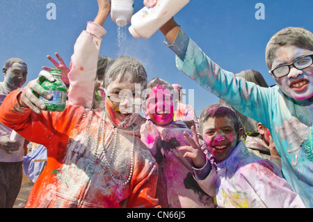 Bambini a Phagwah in colline di Richmond, Queens. Marzo 20, 2011 Foto Stock